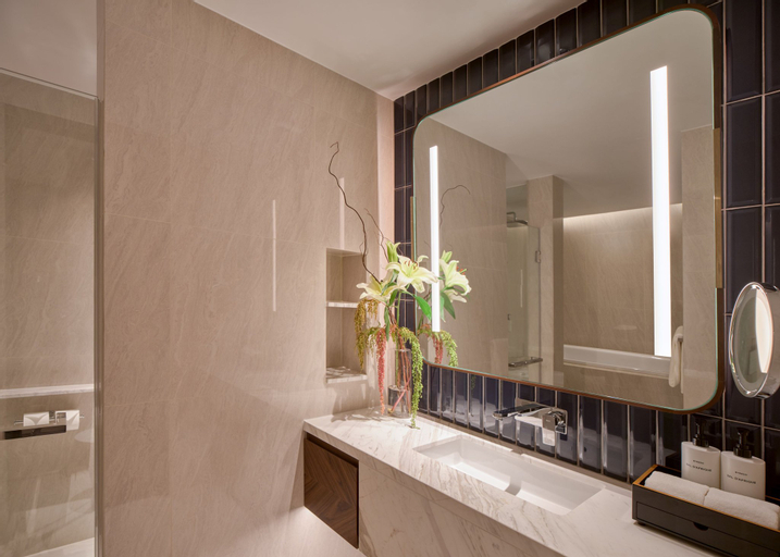 Bathroom 18