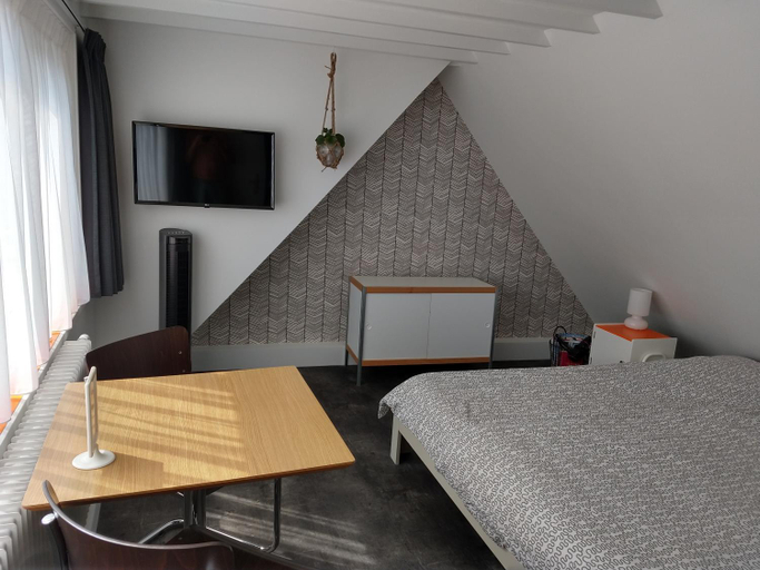 Others 3, Hoogland aan Zee, Bergen