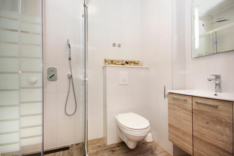 Bathroom 3, Makarska Apartments, Makarska