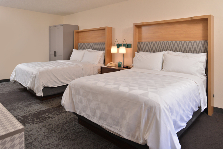 Holiday Inn & Suites RALEIGH-CARY (I-40 @WALNUT ST) Room Type - 2 Double Beds One Bedroom Suite
