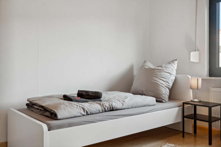 Bedroom 2, home2stay Apartmenthaus Hanau City Kitchen,Wifi,Parking ***, Main-Kinzig-Kreis