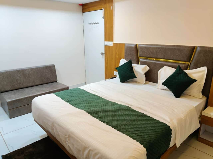 Bedroom 2, Hotel just inn, Ahmadabad