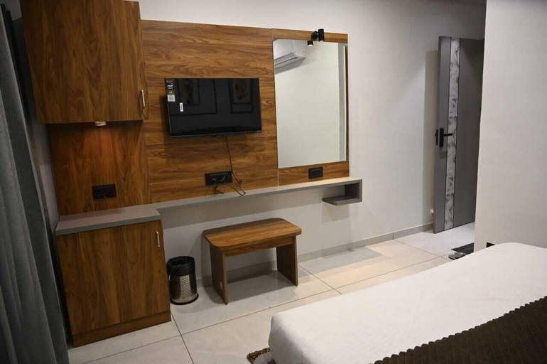 Bedroom 3, HOTEL SKY GOLD, Gandhinagar