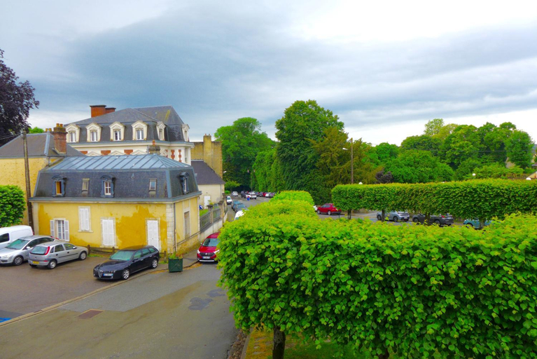 Exterior & Views