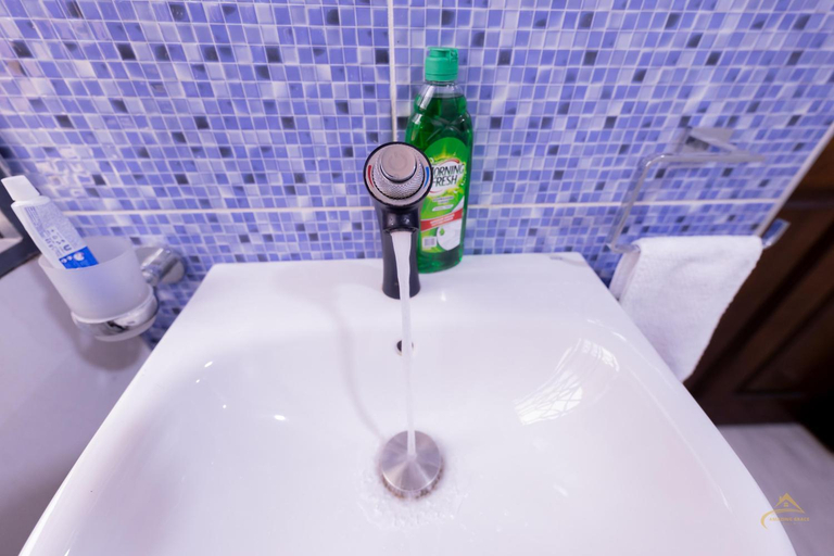 Bathroom 5, HomeAwayFromHome Villa, Accra
