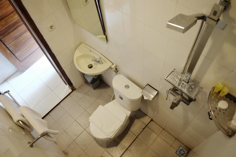 Bathroom 12