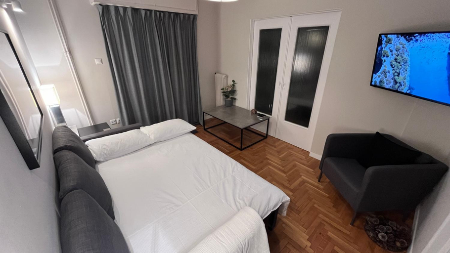 Others 2, 2 Newly Renovated Charming Apartments steps from Panormou Metro Station, Attica