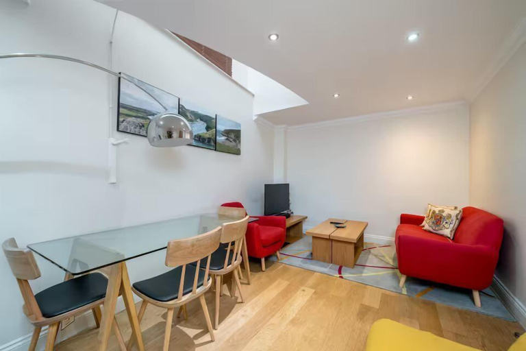 Others 4, Great flat near St Pauls Cathedral, London