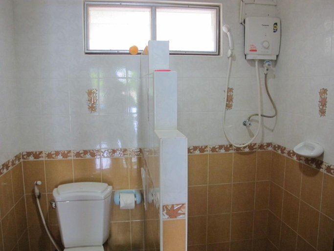 Bathroom 3, Bankrut Resort, Bang Saphan