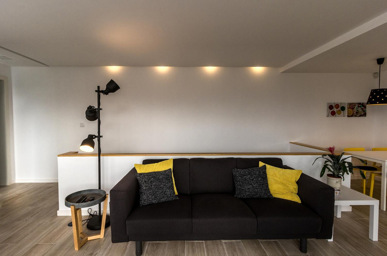 Others 5, Wellshouses, Ponta Delgada