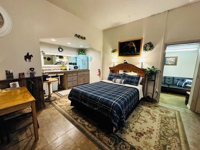 Bedroom 2, Salmon River Inn, Lemhi