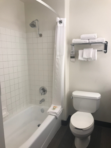 Holiday Inn Selma - Swancourt Room Type - 1 King Bed 1 Bedroom Suite