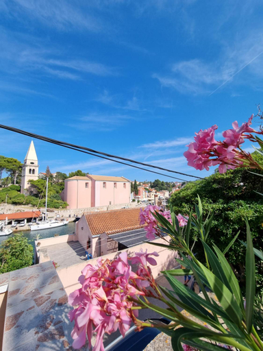 5, Narcis Central Apartment with Sea & City Views, Mali Lošinj