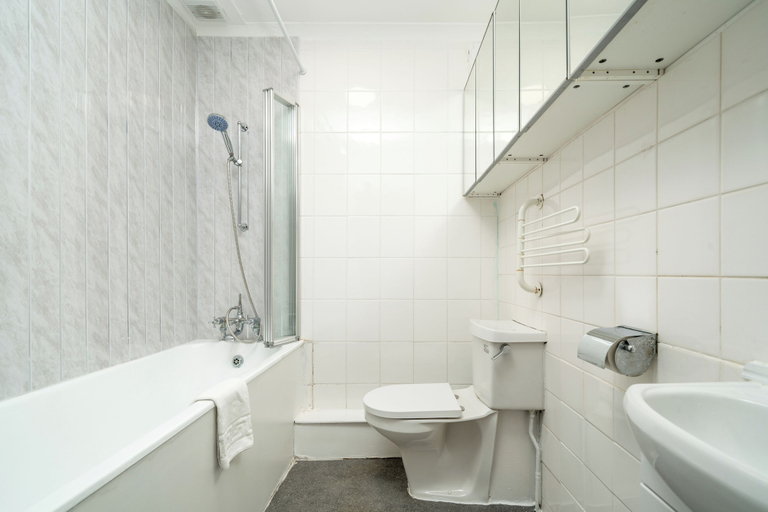 Bathroom 4, JOIVY Cosy maisonette near Abbey Road, London