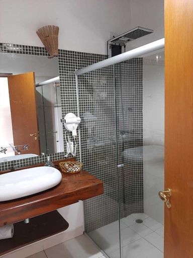 Bathroom 4, Gidu House, São Sebastião