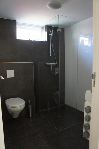 Others 5, Hoogland aan Zee, Bergen