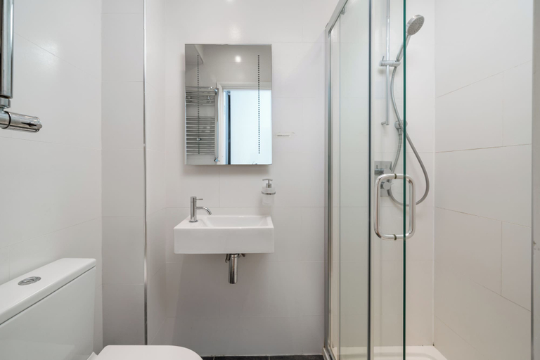 Bathroom 3, 2Bedroom flat with garden in Battersea, London