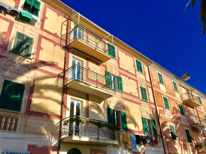 Exterior & Views 1, Casa Giulia - Apartment beachfront with 2 bedrooms, air conditioning and private parking, just 30 me, Genova