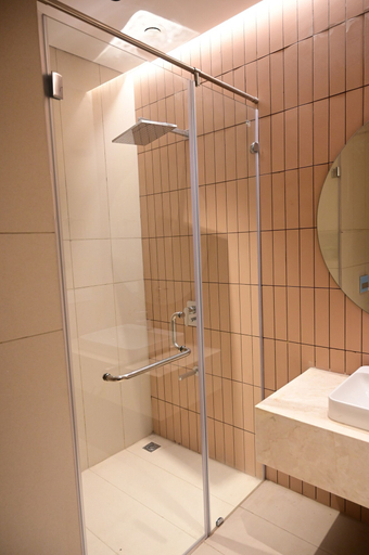 Bathroom 3, Club Charholi, Pune