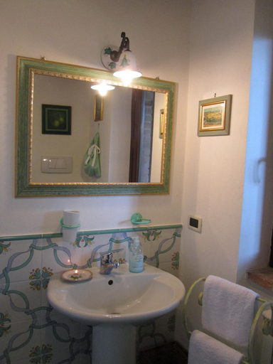 Bathroom 3, Casale Eredita, Viterbo