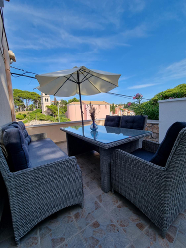 2, Narcis Central Apartment with Sea & City Views, Mali Lošinj