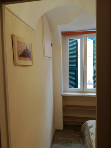 Others 4, Casa Mirka, Imperia