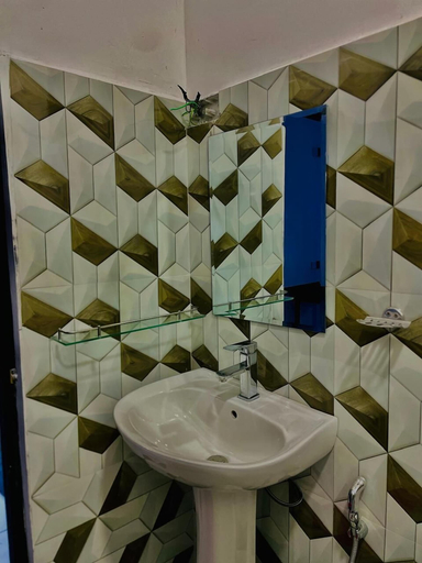 Bathroom 5, The Misty Mountain - Ella, Ella
