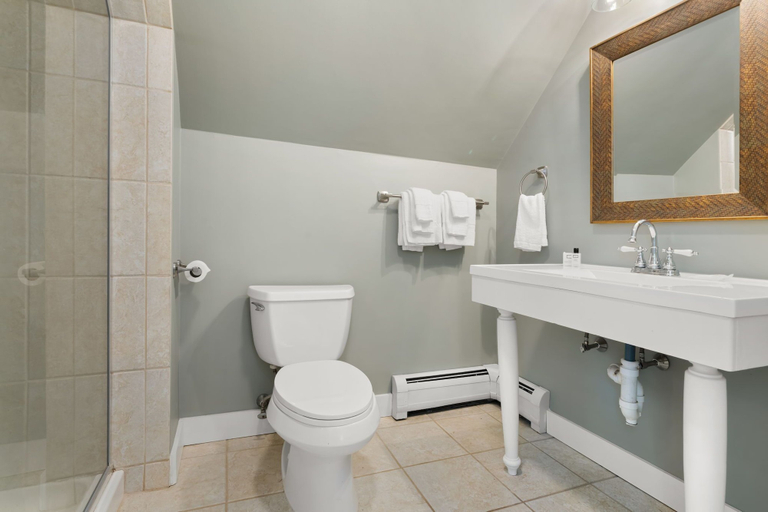 Bathroom 3, The Aurora Inn & Cottages, Carroll