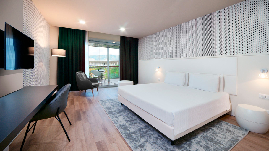 Holiday Inn Nola - Naples Vulcano Buono - Tap to explore photos