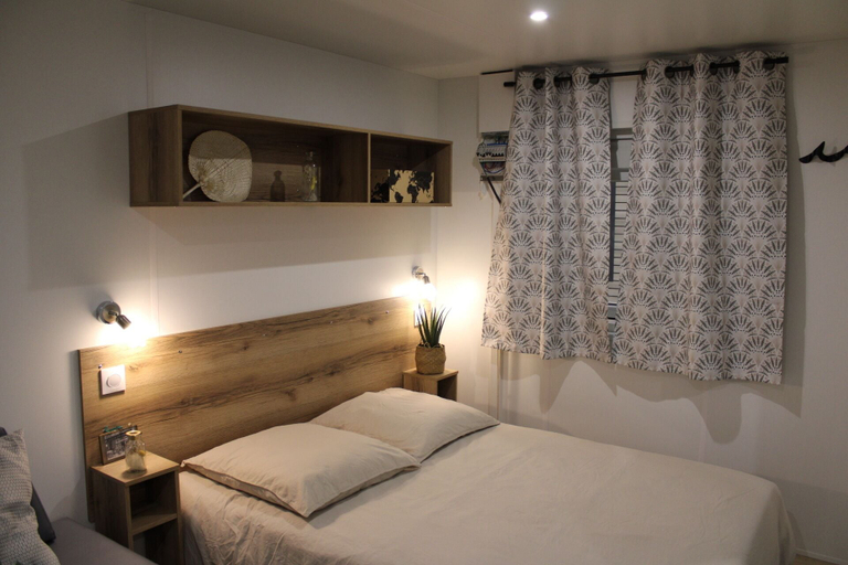Bedroom 4, Camping Charlieu - Nos Studios, Loire