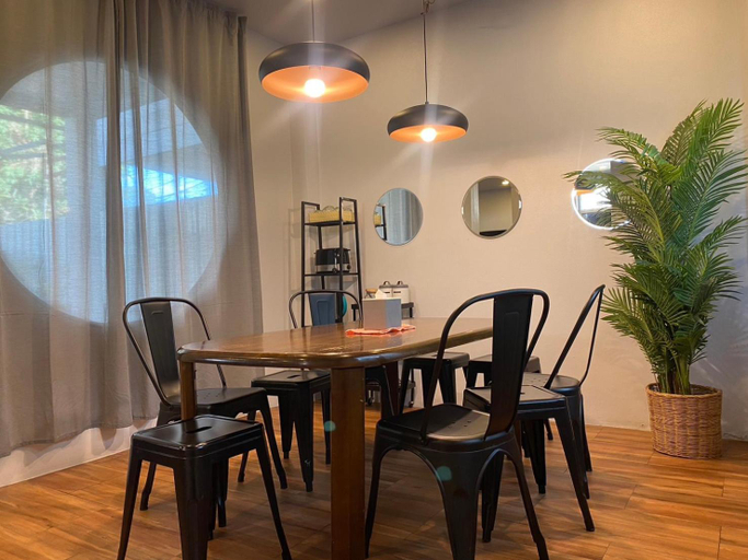 Food & Drinks 4, MINI-ME HOME : Calm & Cozy Entire Home in Old-City, Muang Chiang Mai