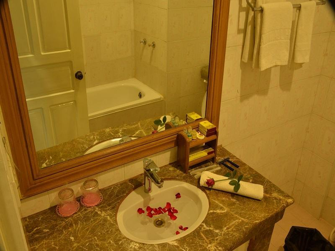 Bathroom, Great Wall Hotel, Mandalay