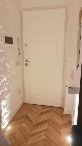 Others 5, Room Del Giglio, Bari