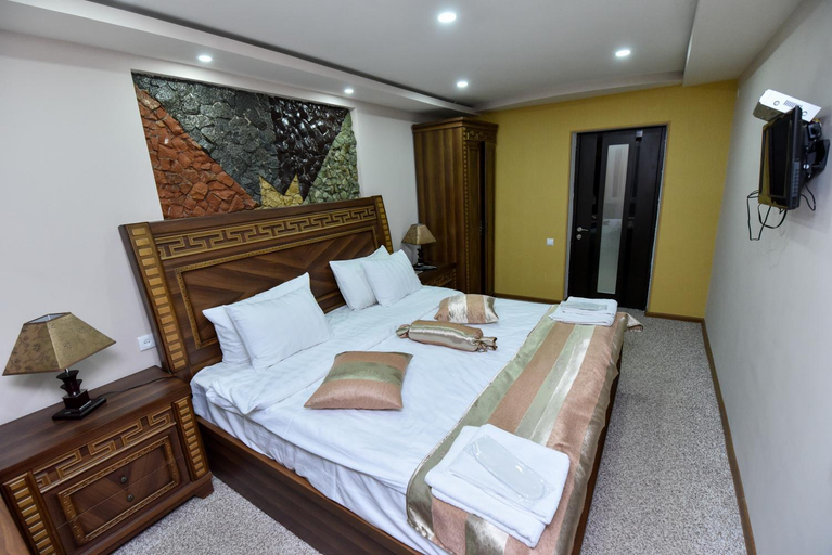Others 3, Gayane Hotel