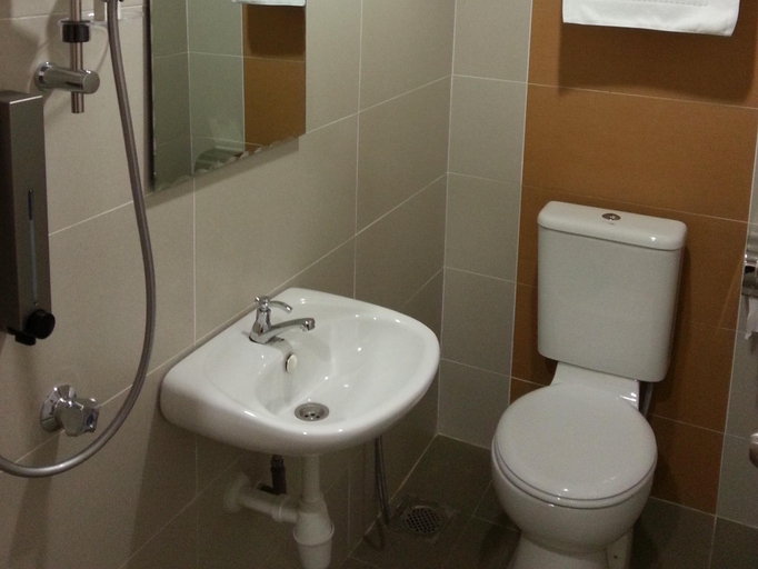 Bathroom 4, Hotel Strawberry Fields, Petaling Jaya