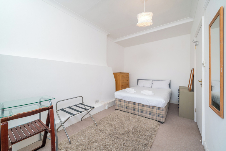 Bedroom 3, JOIVY Cosy maisonette near Abbey Road, London