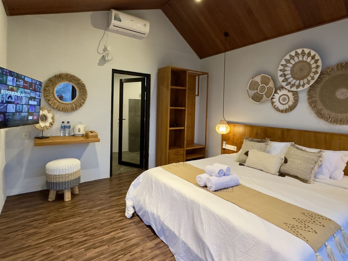 Bedroom 4, Skylake Villa with Lake and Mount View, Bangli