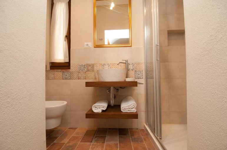 Bathroom 3, Le Camere Del Borgo, Pisa