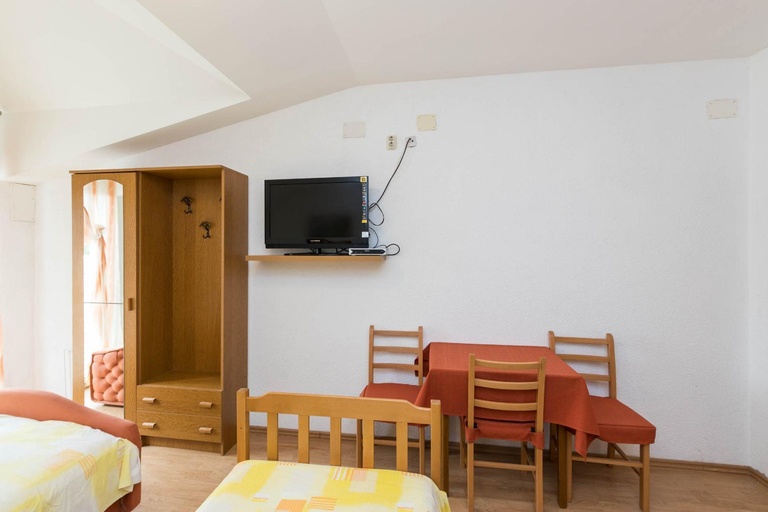 Shared lounge/TV area