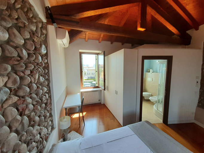 Others 5, DaniEli Camere, Verona