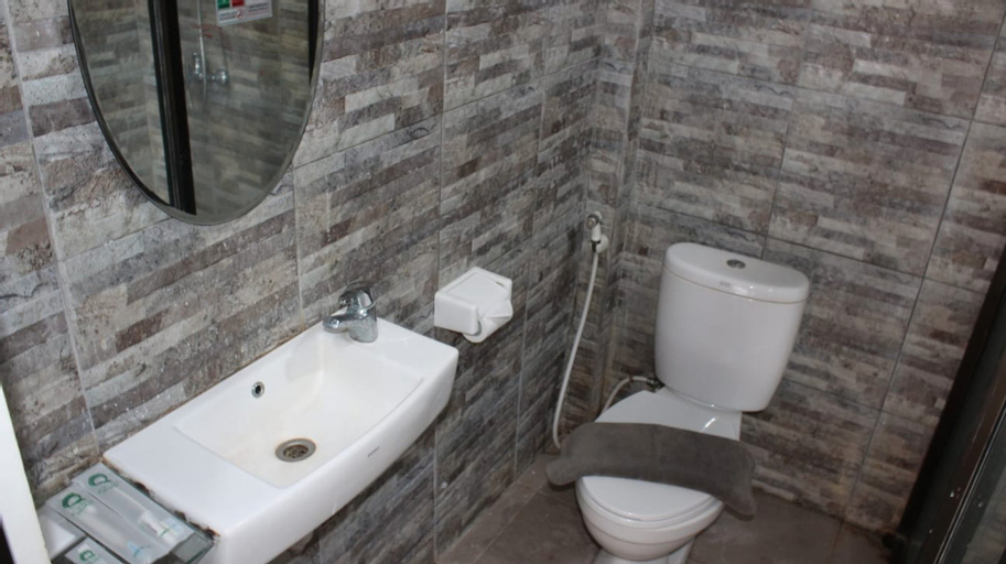 Bathroom 9