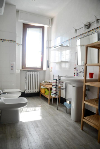 Bathroom 2, B&B L'Assiolo, Ancona