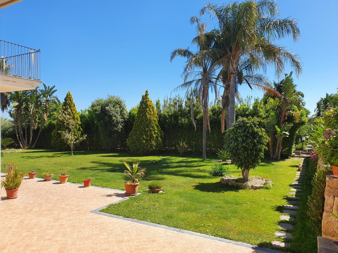 Others 5, Villa Antonella, Syracuse