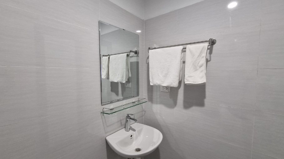 Bathroom 3, Era Khuc Thua Du Cau Giay Apartment, Cầu Giấy
