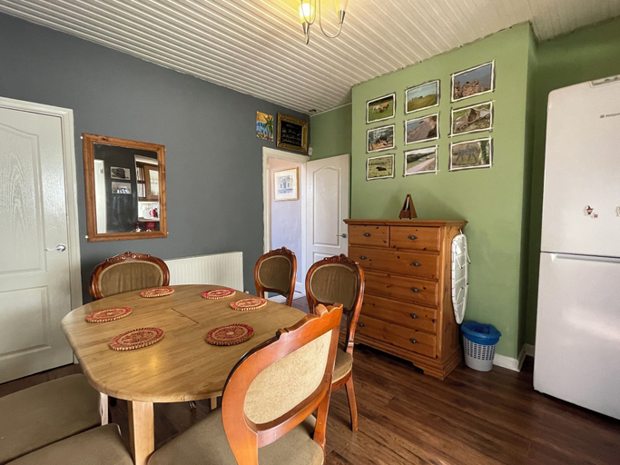 Others 4, Sheffield's 3BR Retreat, Sheffield