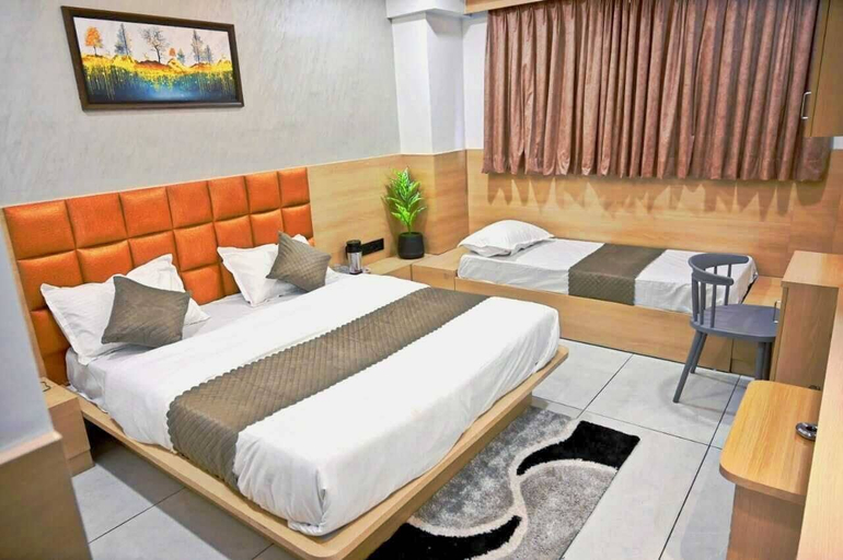 Bedroom 3, HOTEL SKY GOLD, Gandhinagar