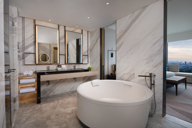 Bathroom 10