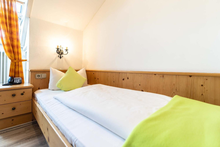 Bedroom, Hotel-Gasthof Zum Dragoner, Weilheim-Schongau