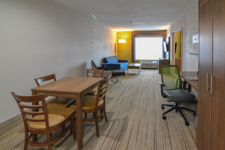 Holiday Inn Express & Suites INDIANAPOLIS NORTHWEST Room Type - 1 Bedroom Suite1 King