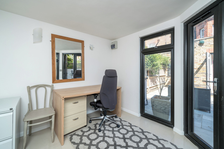 Others 4, 2Bedroom flat with garden in Battersea, London